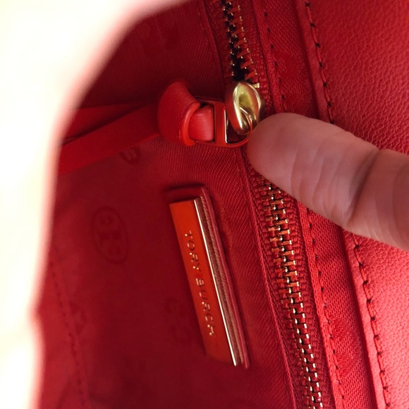 [Sold] Fleming Small Convertible Shoulder Bag - Picture 3 of 6